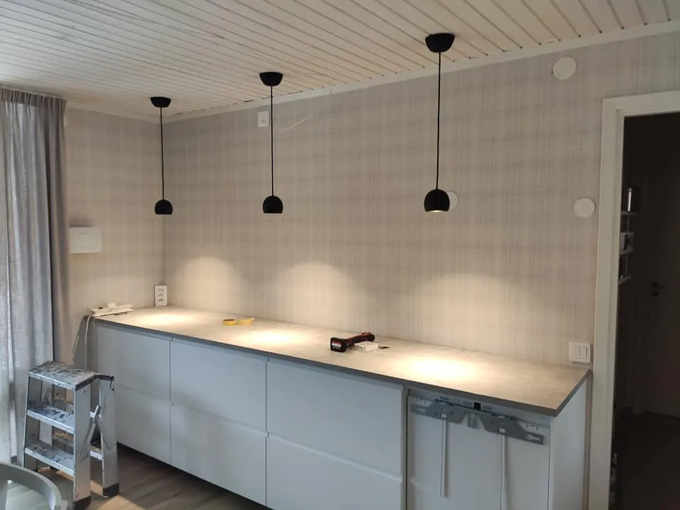 Montering av smart elbilsladdare hemma