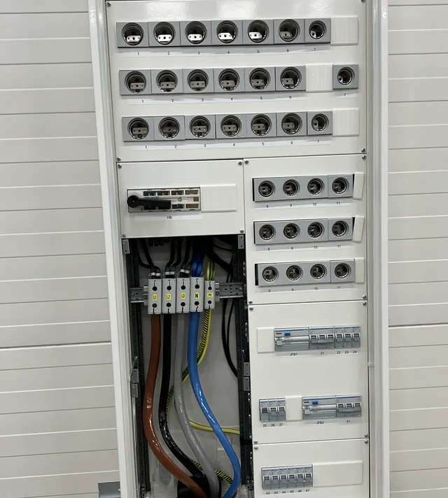 Industrimaskiner elanslutning