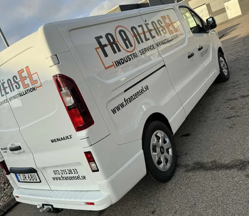 Schemalagd elservice och underhåll maskiner